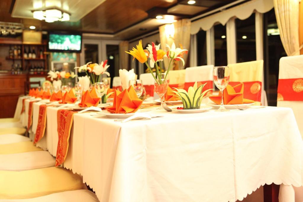 下龍Halong Aurora Cruises公寓 餐厅 照片